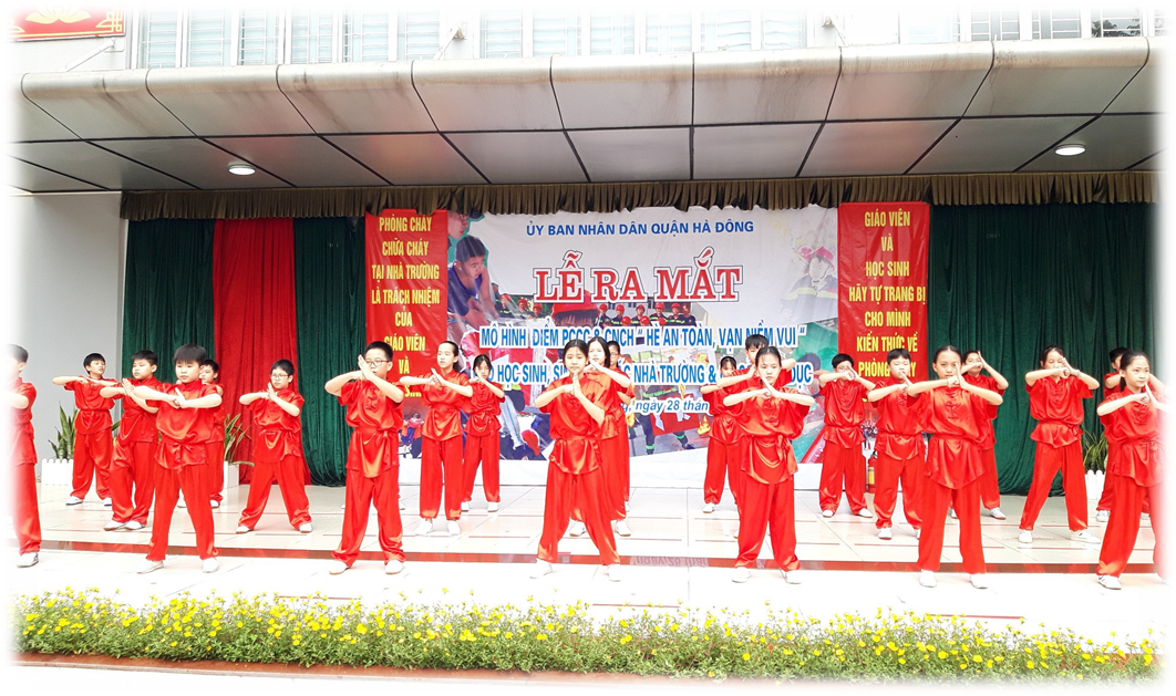 Lễ ra mắt Mô hình điểm PCCC&CNCH “Hè an toàn, vạn niềm vui” tại trường Tiểu học Lê Quý Đôn.