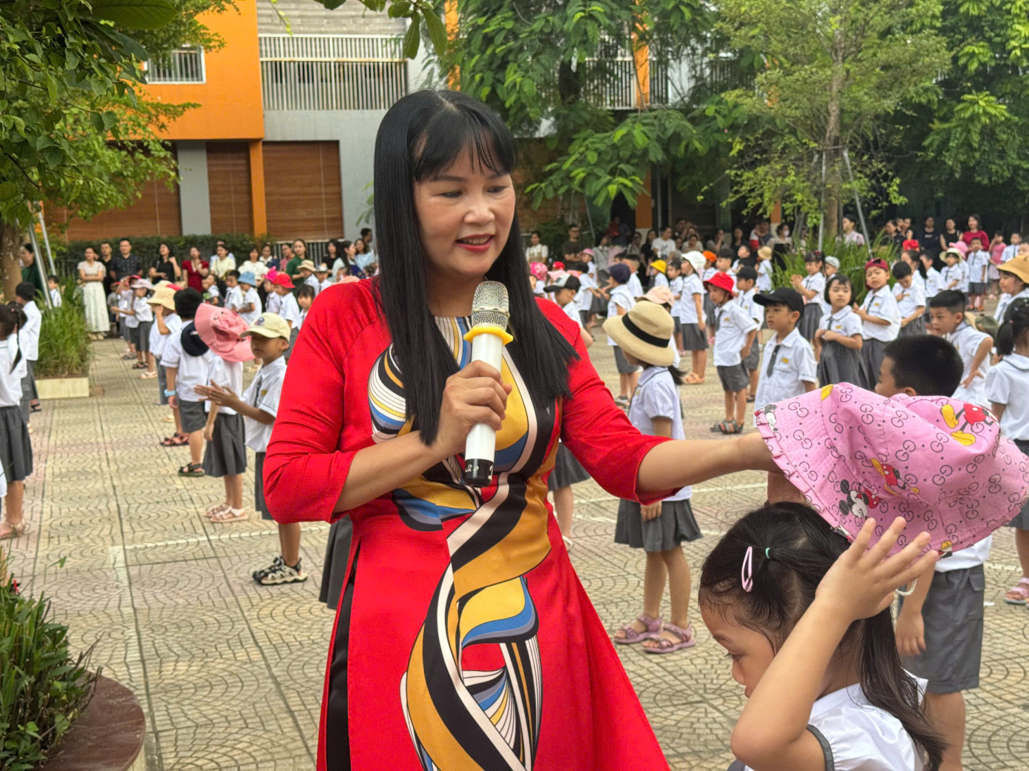 Trường Tiểu học Lê Quý Đôn – Phường Dương Nội rộn ràng ngày tựu trường chào đón 596 học sinh lớp 1